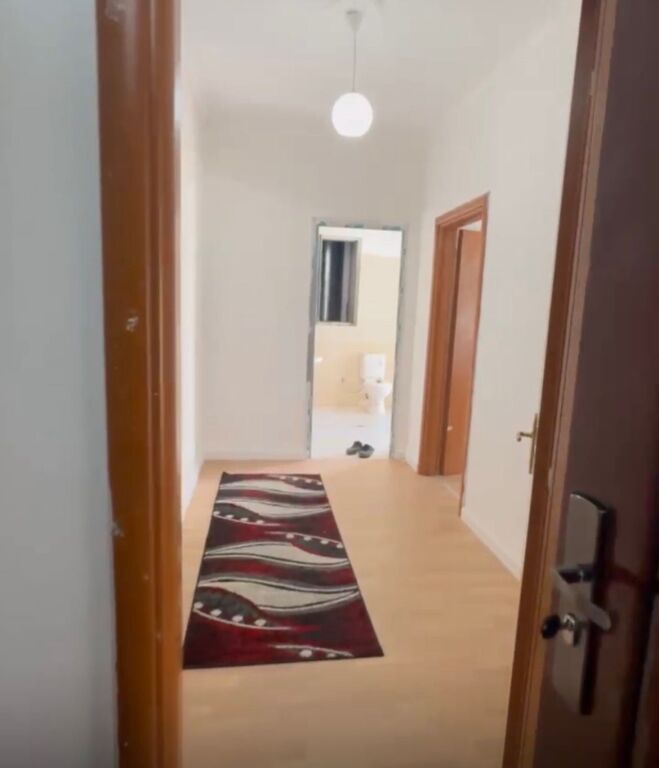 Shitet,Apartament 1+1+Verande, Rruga e Thesarit, Fresk