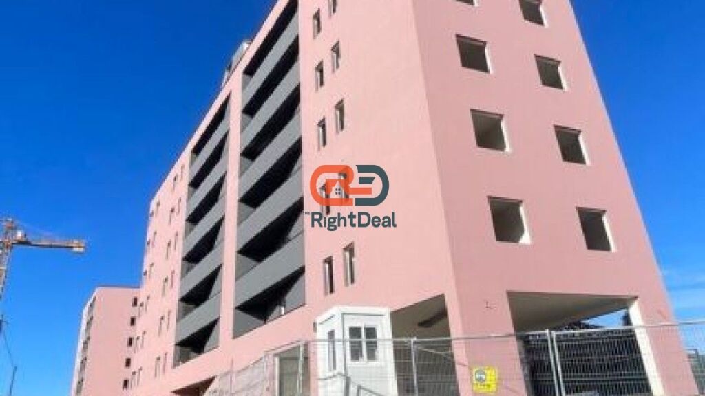 Clearing Opportunity! At the "Shehu Konstruksion" Complex, 1+1 Apartment for Sale, With Regular Floor Plan !!