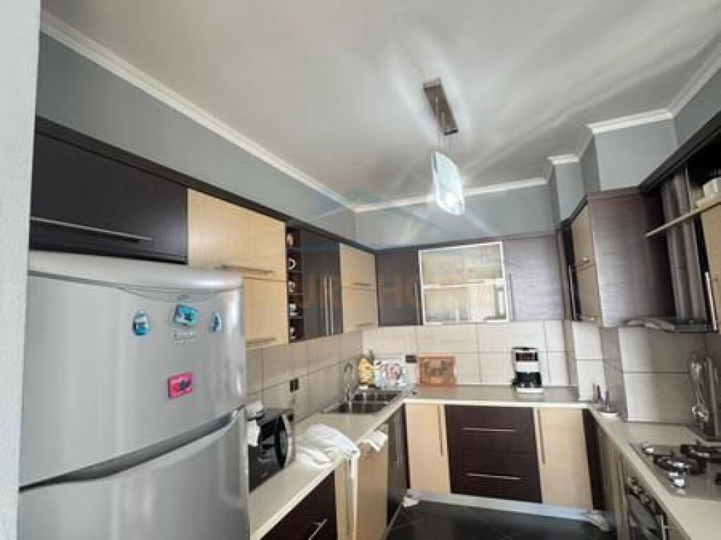 Shitet, Apartament 2+1+2, Fresk.
