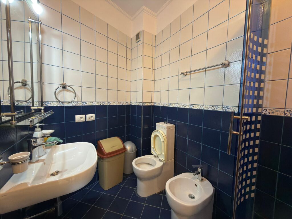 Affitto, Appartamento 2+1+2 bagni, "9 Piani", Tirana.