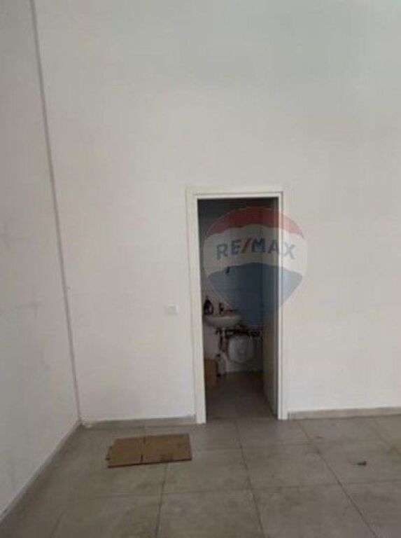 Commercial space for rent at Bulevardi Ri ID: 530191075-44