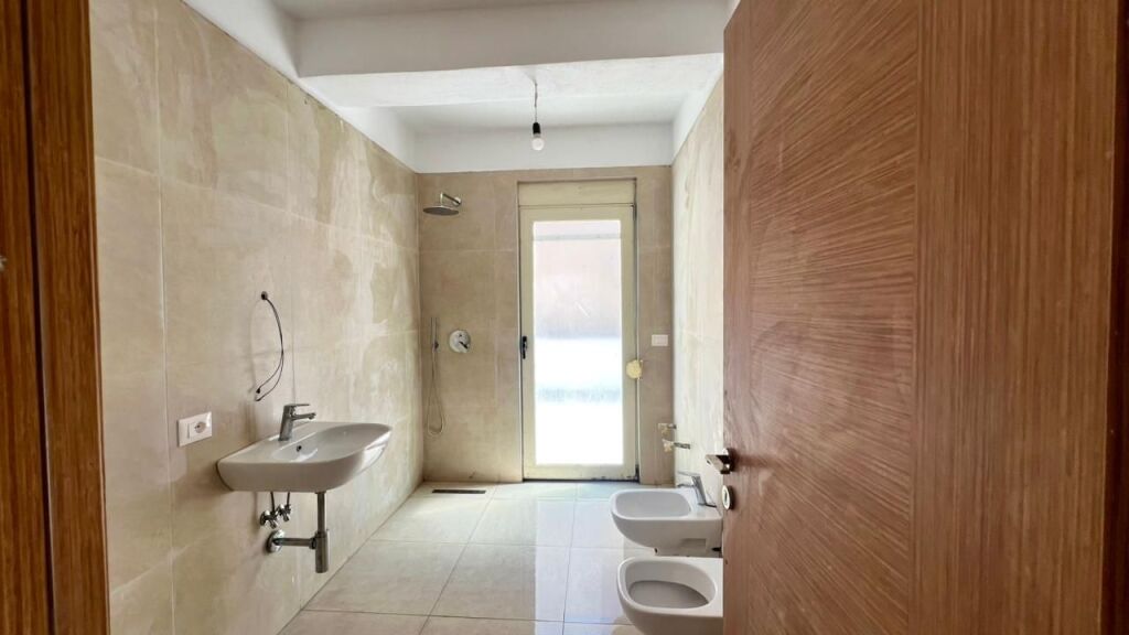 🏠ATTICO IN VENDITA: 2+1+2wc (172m²)  📍 Yzberisht 🔥  989€/m2  🔥  OCCASIONE PAZZESCA   -  139,500€ - Palazzo V.2016  ( Vicino a k. Cabej)