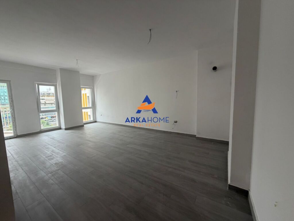 JEPET APARTAMENT ME QERA PER ZYRA 73M2 "KOMPLEKSI ULTRA, PËRBALLË RING CENTER" 600 EURO