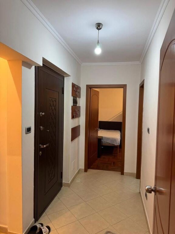 Jepet Apartament me qera 1+1 tek Shkolla e Bashkuar