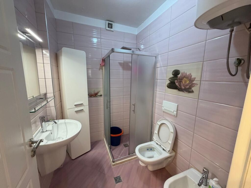 🏡 Appartamento 2+1 in affitto 📍 Via Vaqëz Zela, ex-Parco degli Autobus💶 Prezzo: 500€ / mese