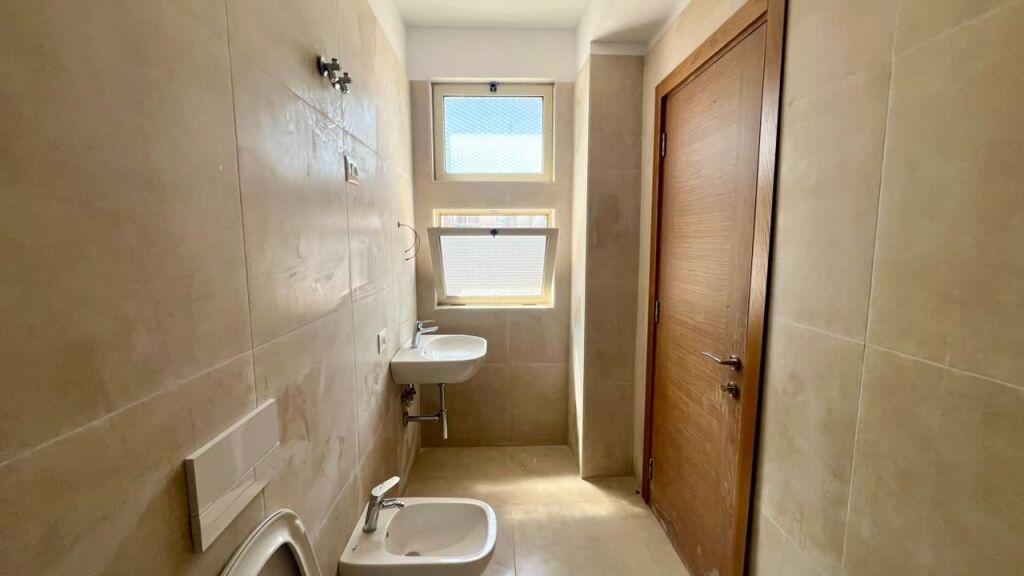 🏠ATTICO IN VENDITA: 2+1+2wc (172m²)  📍 Yzberisht 🔥  989€/m2  🔥  OCCASIONE PAZZESCA   -  139,500€ - Palazzo V.2016  ( Vicino a k. Cabej)