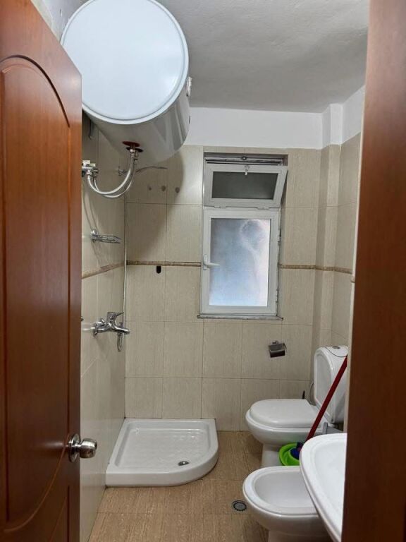 Jepet Apartament me qera 1+1 tek Shkolla e Bashkuar