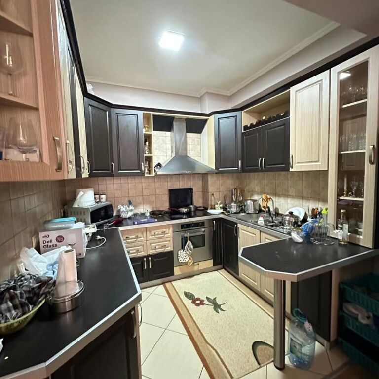 Shitet..!! 📍 Astir (Pranë Bar Universi)  Apartament 3+1+2