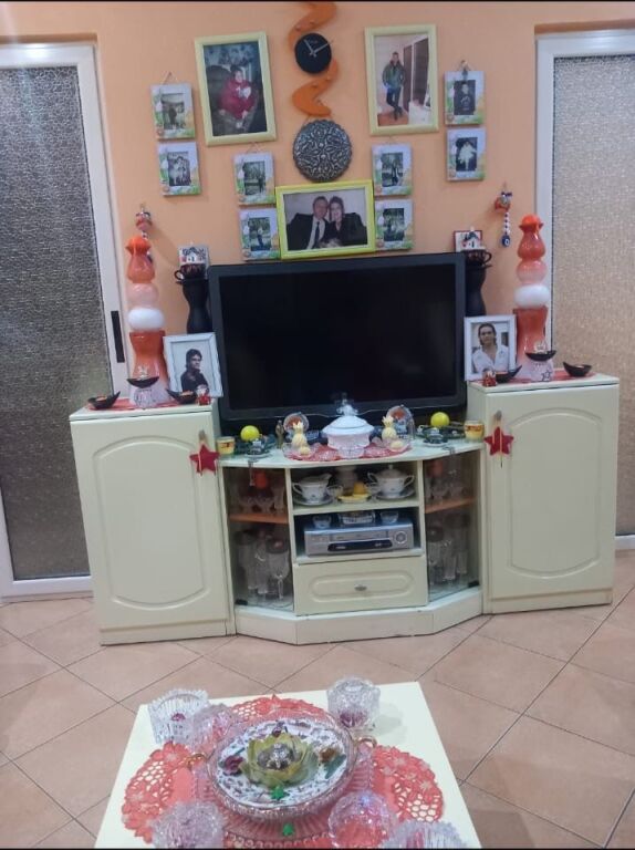 JEPET ME QERA – APARTAMENT 1+1, BLLOK, TIRANË