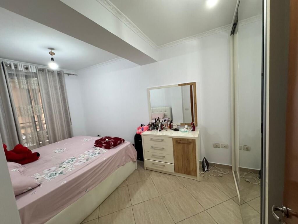 Shitet Ap 3+2+2 tualete 📌Astir, prane HARLI kafe- Cmimi 185.000 Euro