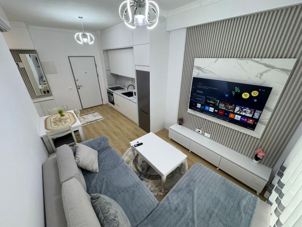 🏡 AFFITTASI APPARTAMENTO 1+1  📍 Posizione: Ali Demi, Complesso Kadiu💰 Prezzo: 40000 LEKE