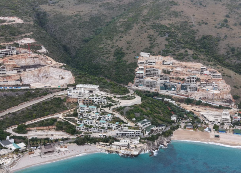 🌴 Premium Villa with Pool for Sale – Folie Village, Jalë