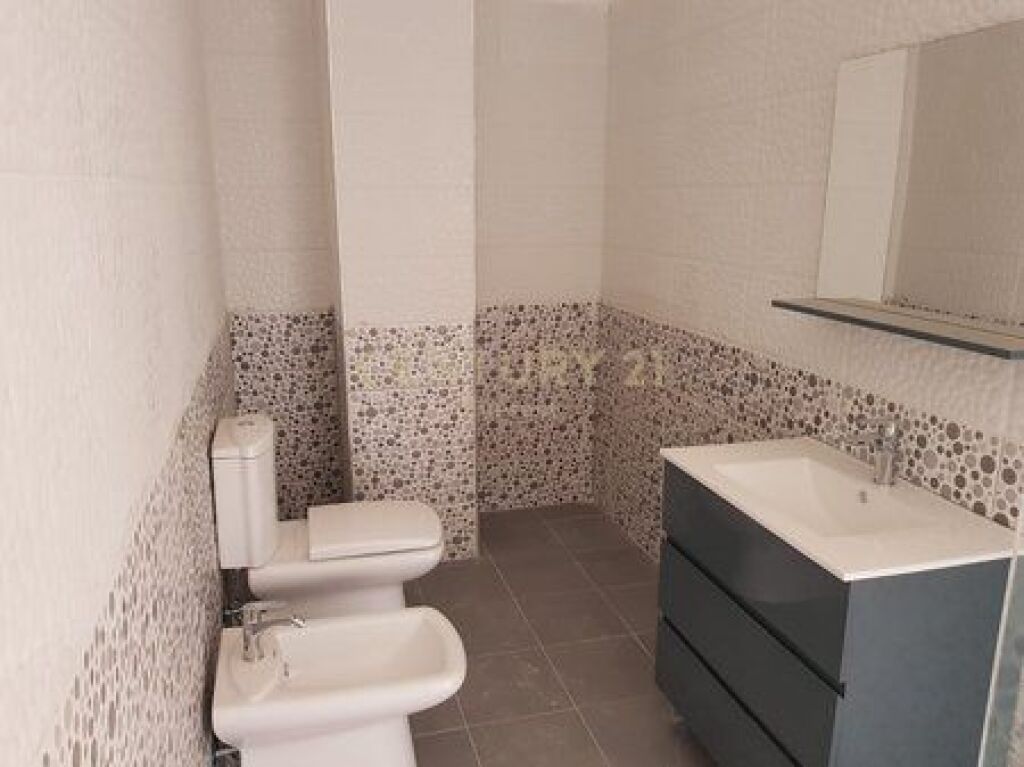 SHITET APARTAMENT 3+1+3 PRANE KOPSHTIT ZOOLOGJIK