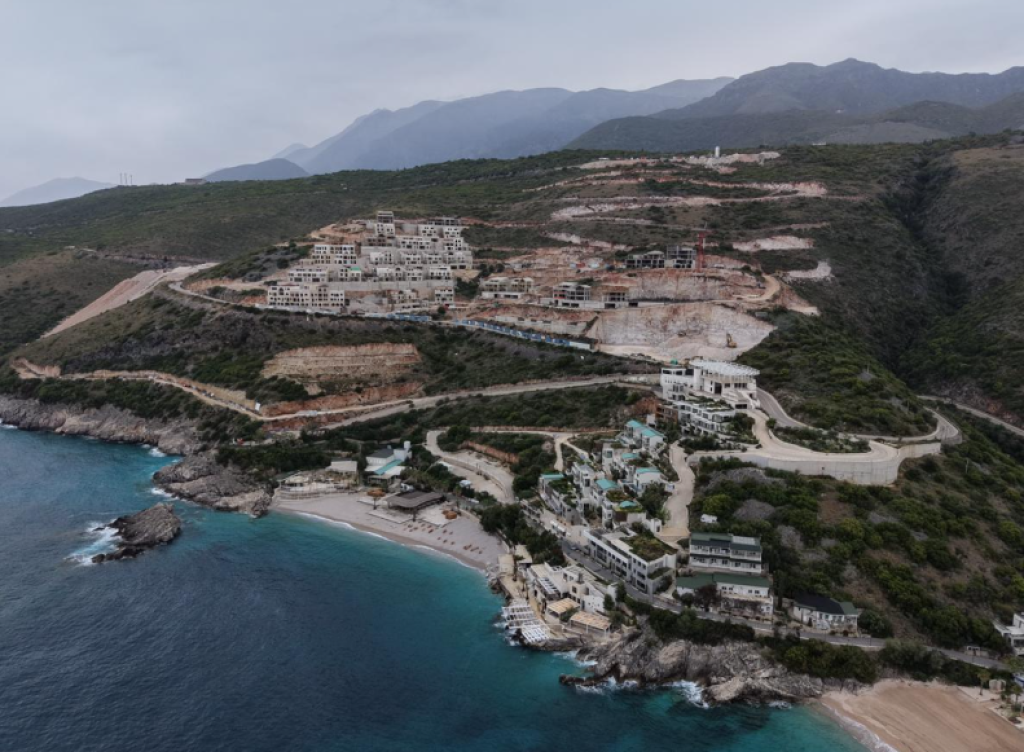 🌴 Premium Villa with Pool for Sale – Folie Village, Jalë