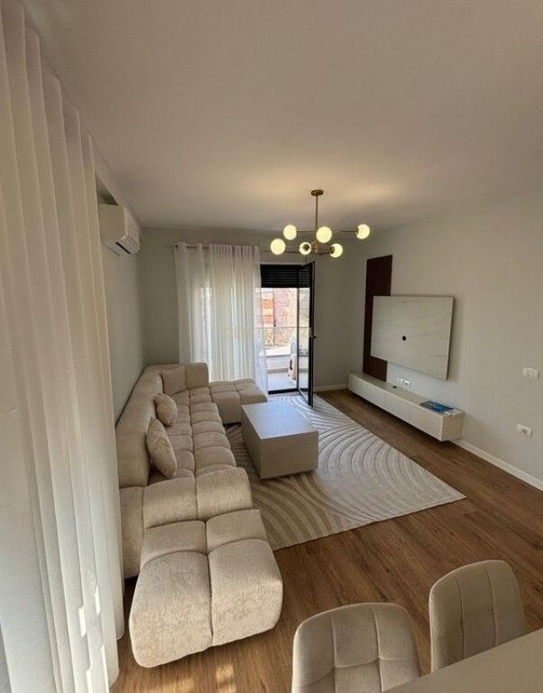 Jepet me qera apartament 2+1+2 në Porcelan (perball UET)