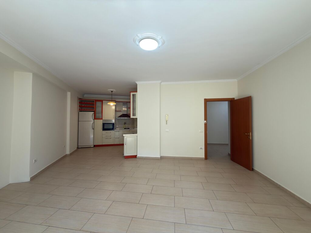 Affitto, Appartamento 2+1+2 bagni, "9 Piani", Tirana.
