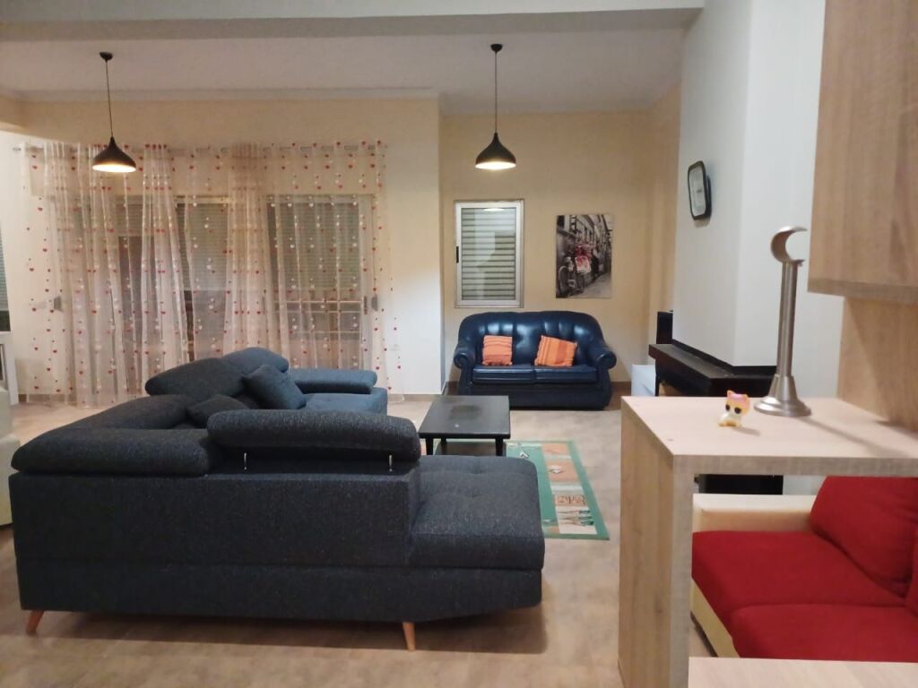 Affittasi 3+1+2 con parcheggio al Lago Secco