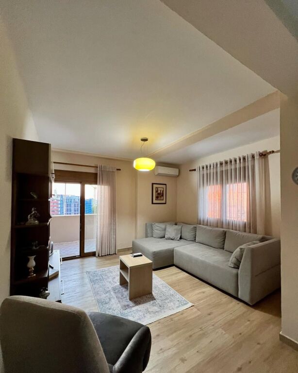 Appartamento 1+1 in affitto in Via Myslym Shyri.