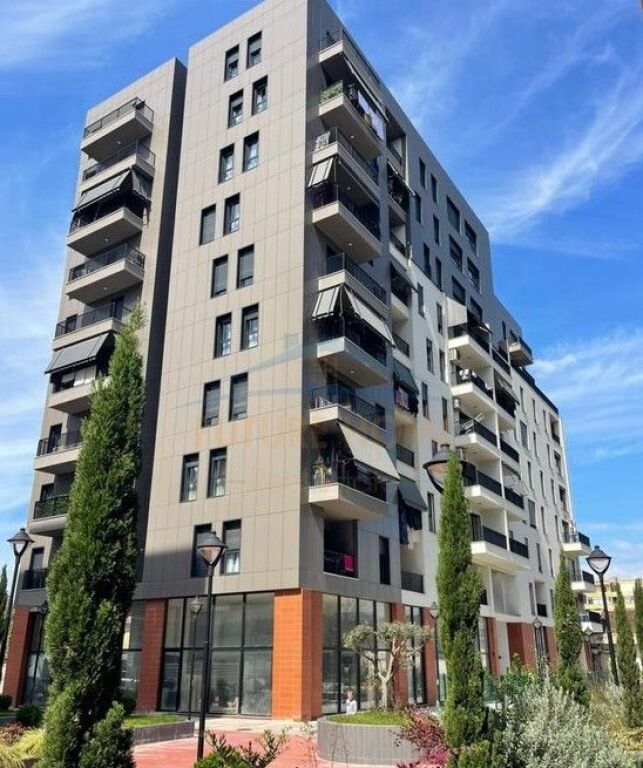 Shitet, Apartament 2+1+2, Trio Towers, Don Bosko,Perballe gjykates administrative.