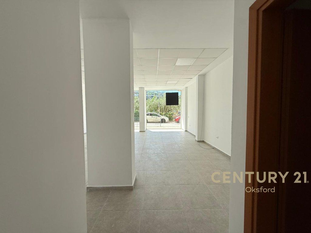 LOCALE COMMERCIALE IN VENDITA VICINO AL LAGO ASCIUTTO