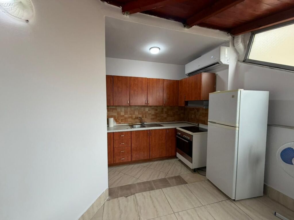 🏡 Jepet me qera apartament 2+1 – Xhamllik  📍 Pranë Shkollës Niket Dardani💰 50,000 lekë (i diskutueshëm)
