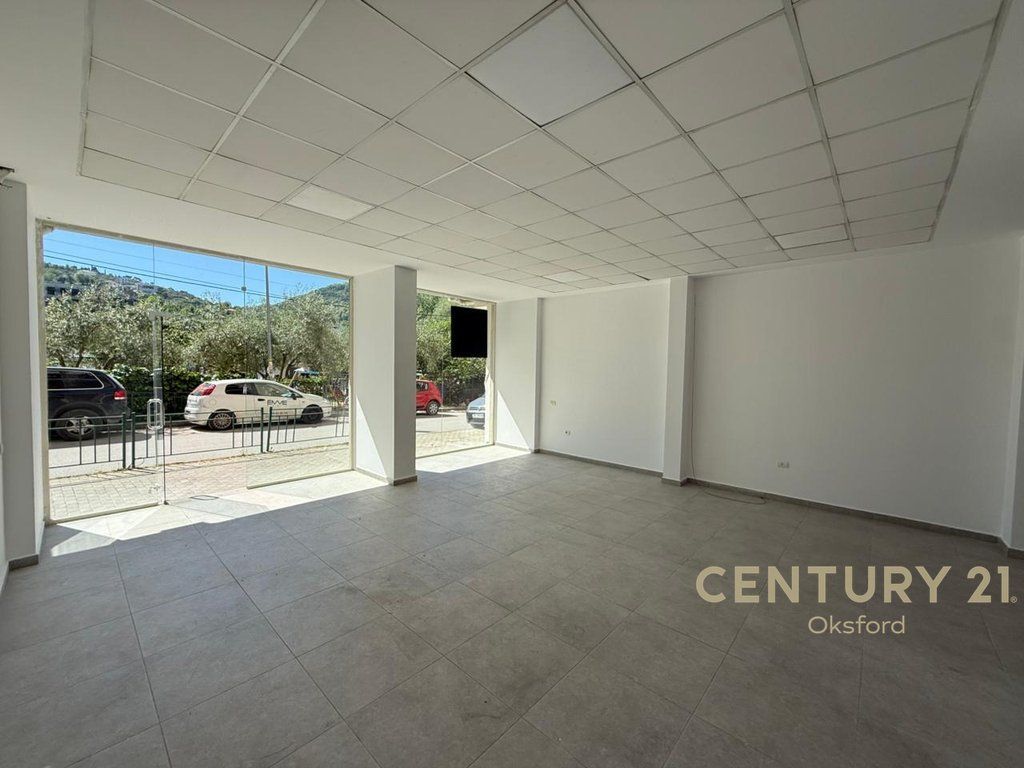 LOCALE COMMERCIALE IN VENDITA VICINO AL LAGO ASCIUTTO