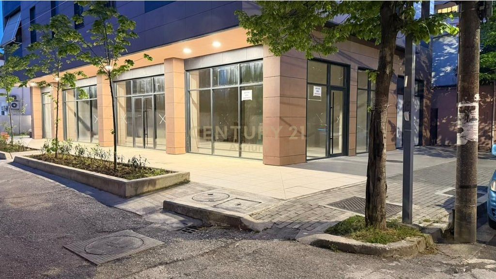 COMMERCIAL SPACE FOR RENT 120M2 NEAR THE RED SCHOOL!