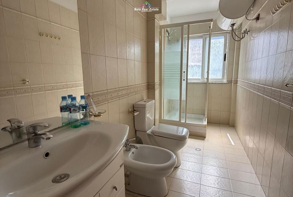 Apartament Me Qera 3+1 Ne Xhamllik (ID B23155) Tirane