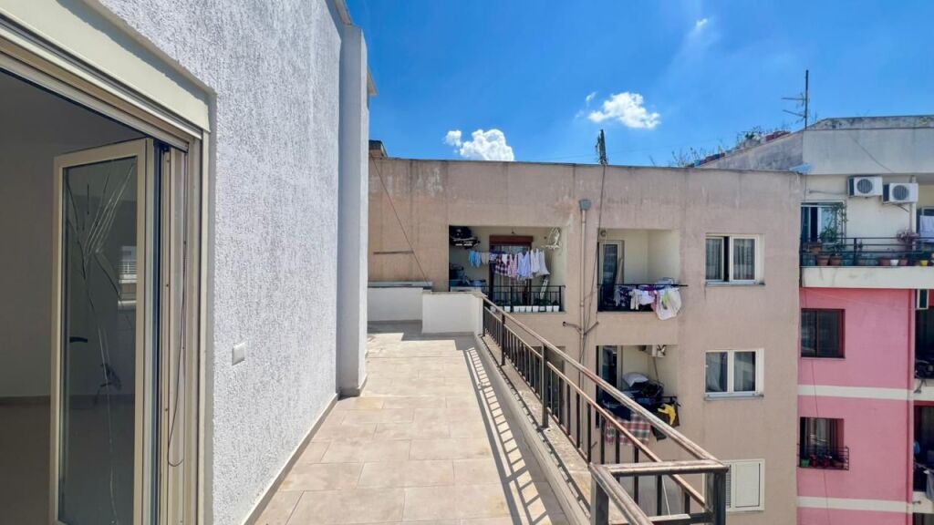 🏠ATTICO IN VENDITA: 2+1+2wc (172m²)  📍 Yzberisht 🔥  989€/m2  🔥  OCCASIONE PAZZESCA   -  139,500€ - Palazzo V.2016  ( Vicino a k. Cabej)