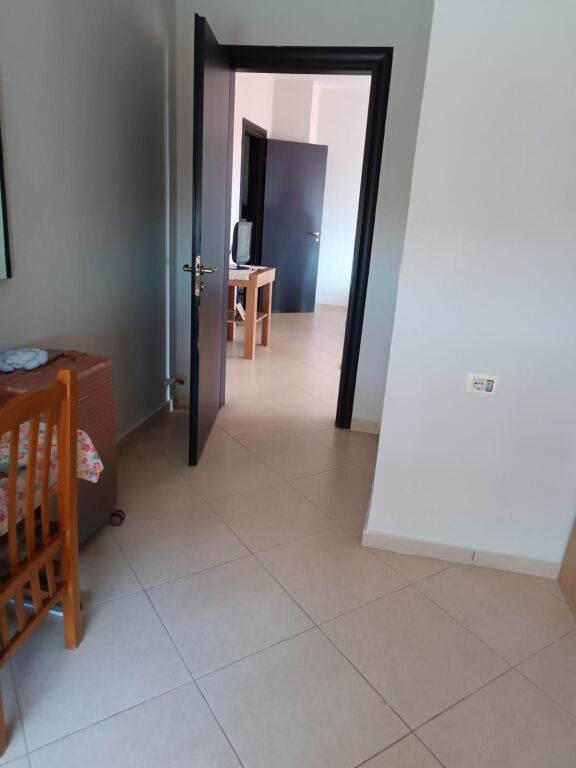 Shitet apartament 1+1 i përshtatur në 2+1 Shkozet – Durrës, pranë Urës së Dajlanit