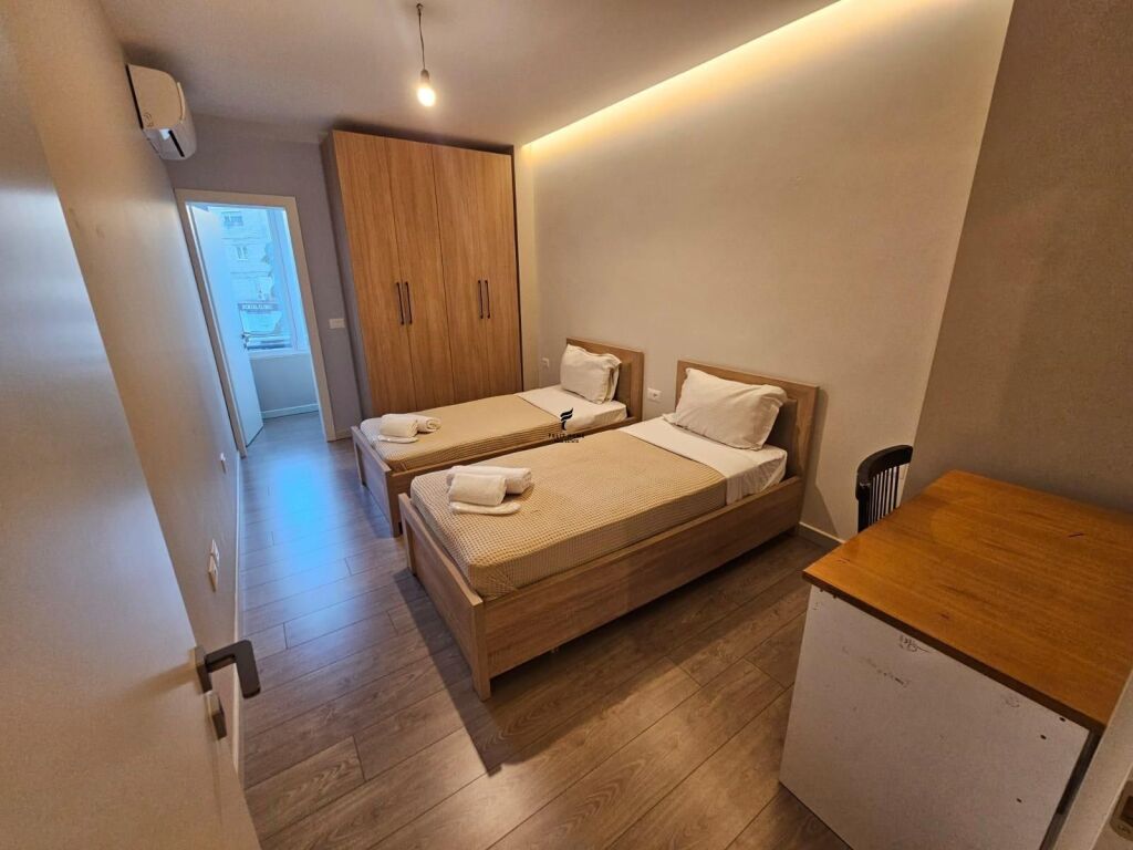 VENDESI APPARTAMENTO 2+1+2 ZOGU I ZI 235.000 EURO FH-71792