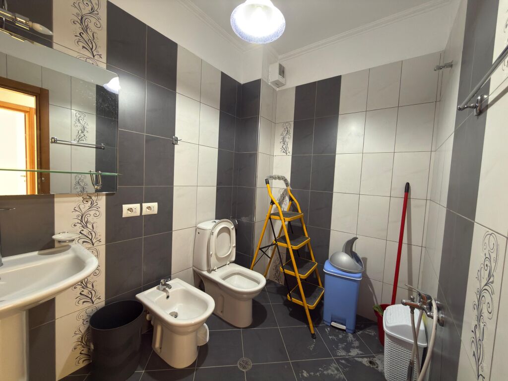 Affitto, Appartamento 2+1+2 bagni, "9 Piani", Tirana.