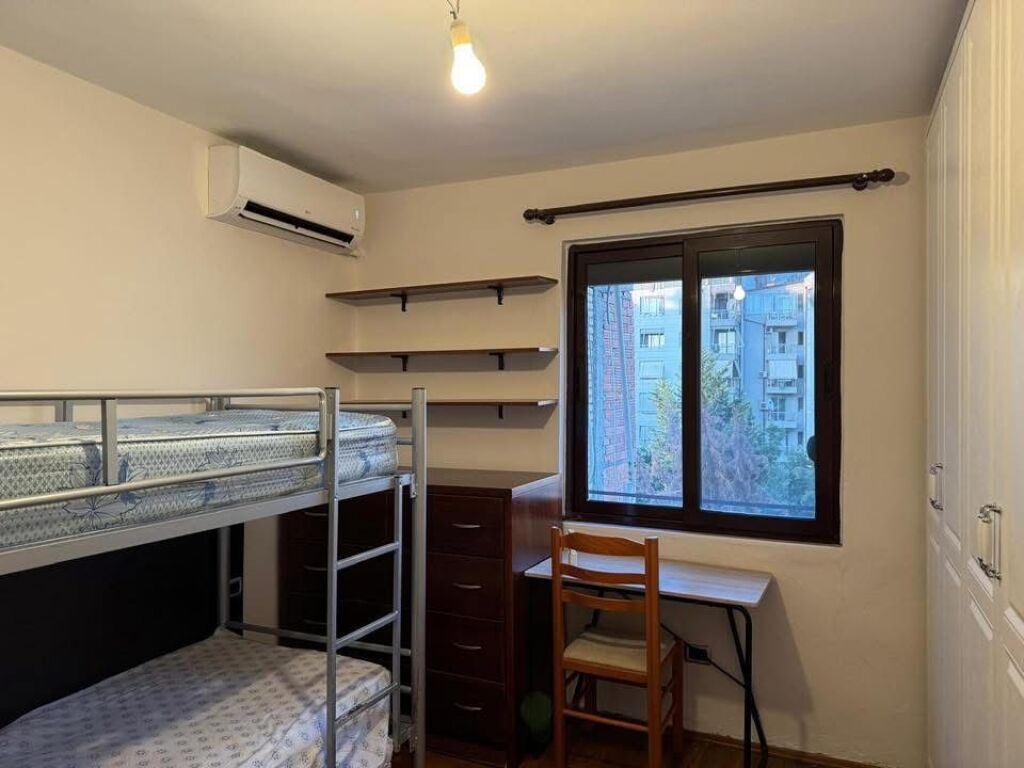 Jepet Apartament me qera 1+1 tek Shkolla e Bashkuar