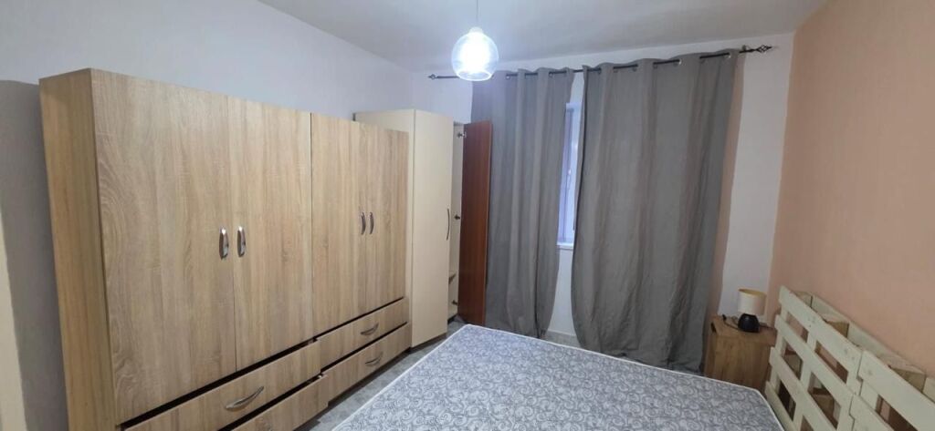 Jepet me qera Apartament 1+1 me qera ne Vasil Shanto/ Tek Besnik Sykja