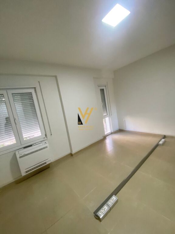 OFFICE 93 M2 FOR RENT ON KOSOVAREVE STREET 100,000 LEKE