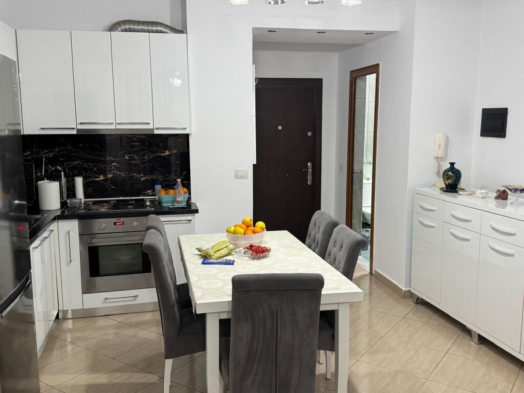 Shitet Ap 3+2+2 tualete 📌Astir, prane HARLI kafe- Cmimi 185.000 Euro