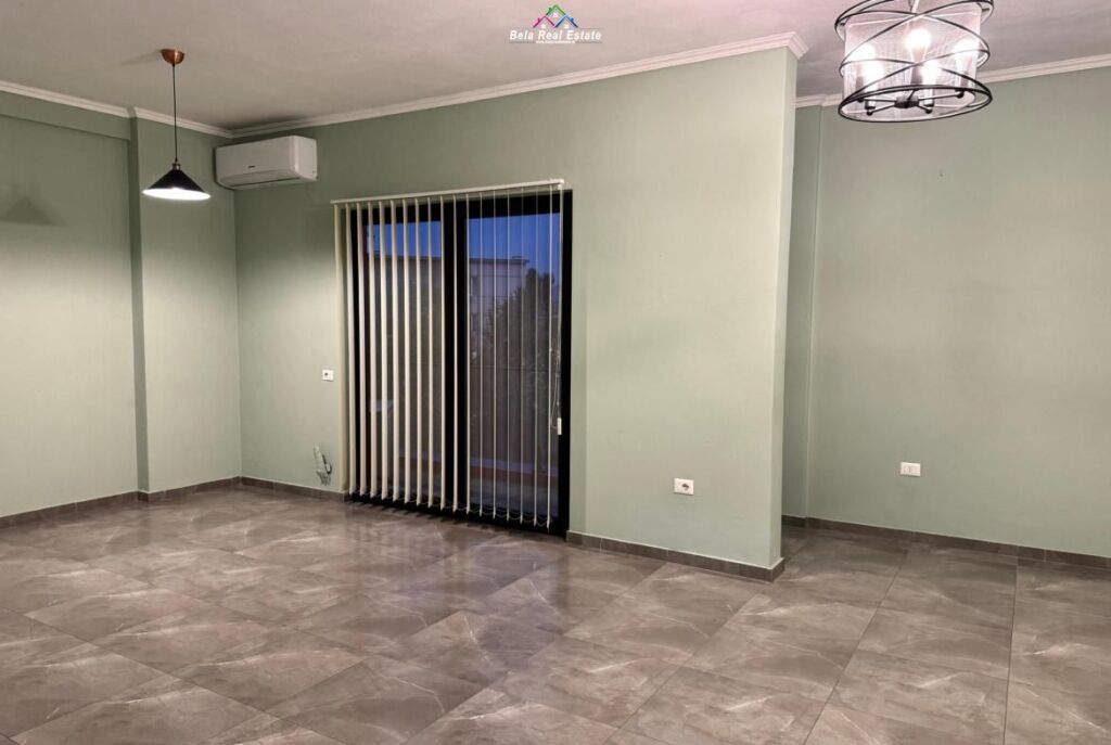 Zyre Me Qera Tek Farmacia 10 (ID BZ2928) Tirane