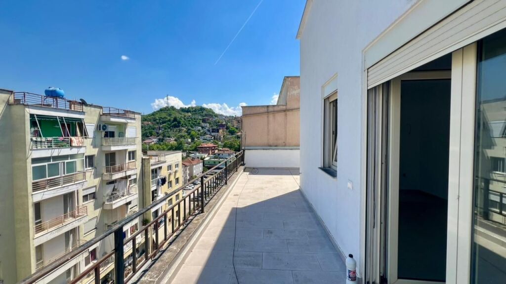 🏠ATTICO IN VENDITA: 2+1+2wc (172m²)  📍 Yzberisht 🔥  989€/m2  🔥  OCCASIONE PAZZESCA   -  139,500€ - Palazzo V.2016  ( Vicino a k. Cabej)