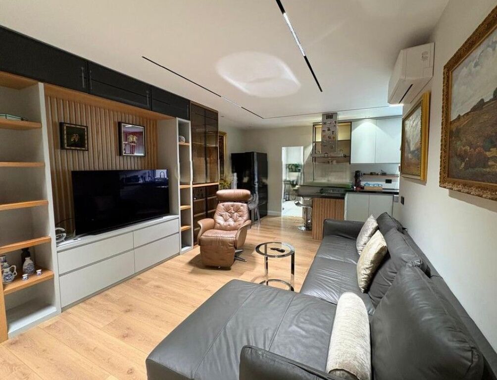 Jepet me qira apartament 2+1+2 tek Shallvaret!