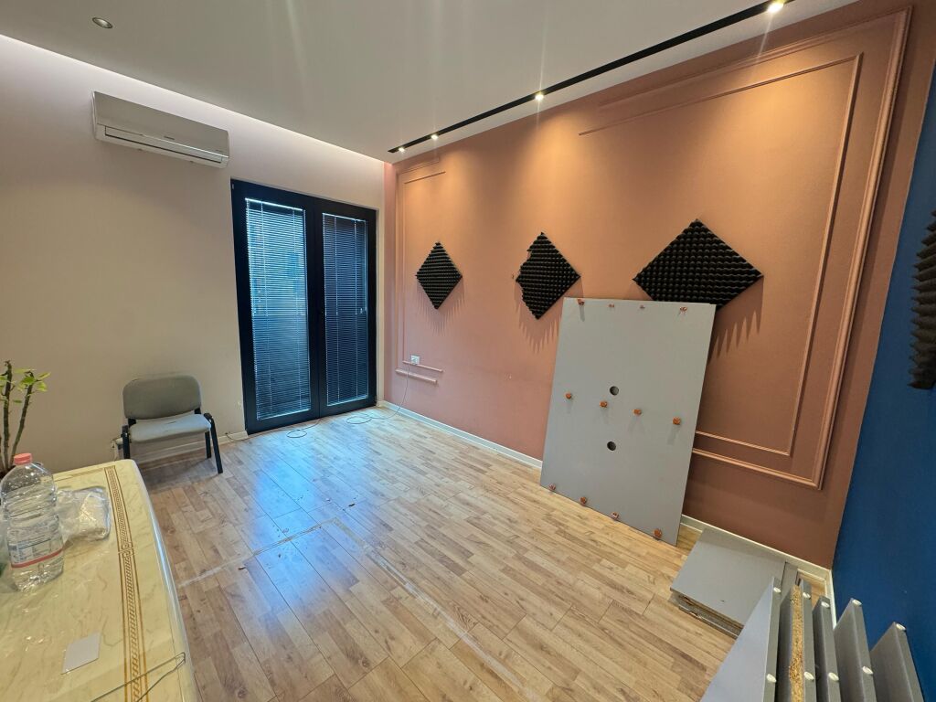 At Square 21, 2+1+2 for rent 1200 euros per month Unfurnished 7th floor 106.4 m2 With a spacious balcony With a view inside the complex