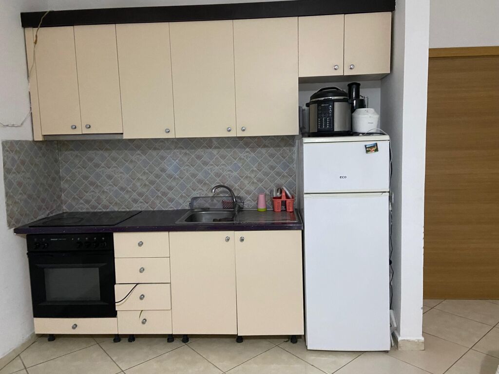 Astir, pallatet  Fratarit, jepet me qira apartament 1+1! 400 Euro