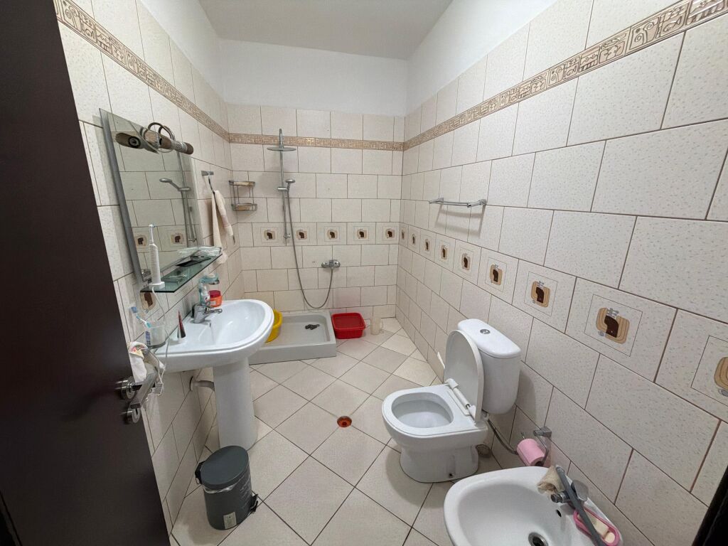 Appartamento 3+1 in vendita in Via Cipaj Vlore (Gjergj Arianiti)