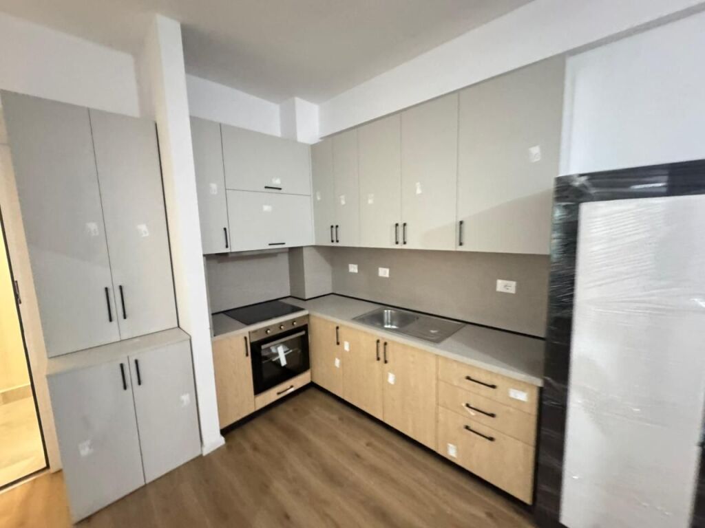 🏠 Jepet me qira apartament 1+1  📍 Adresa: Ali Demi, Kompleksi Kadiu💶 Çmimi: 40,000 lekë/muaj