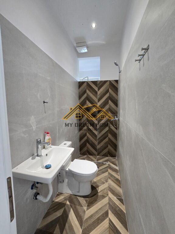 Apartament 2+1+2 Për Shitje në Golem!