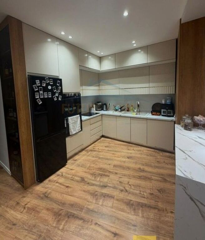 Shitet, Apartament 3+1+2, Liqeni i Thatë, Tiranë