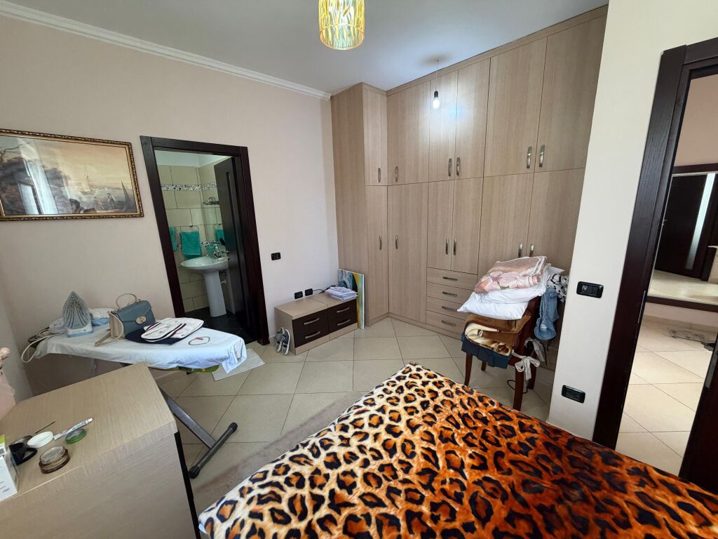 Appartamento 3+1 in vendita in Via Cipaj Vlore (Gjergj Arianiti)