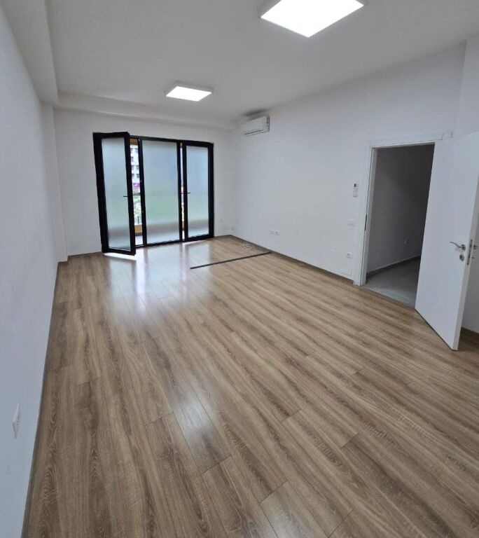 🏢 Jepet Zyrë me Qira 2+1 – Square 21