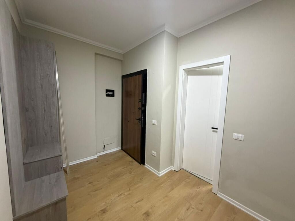 Shitet Apartament 1+1