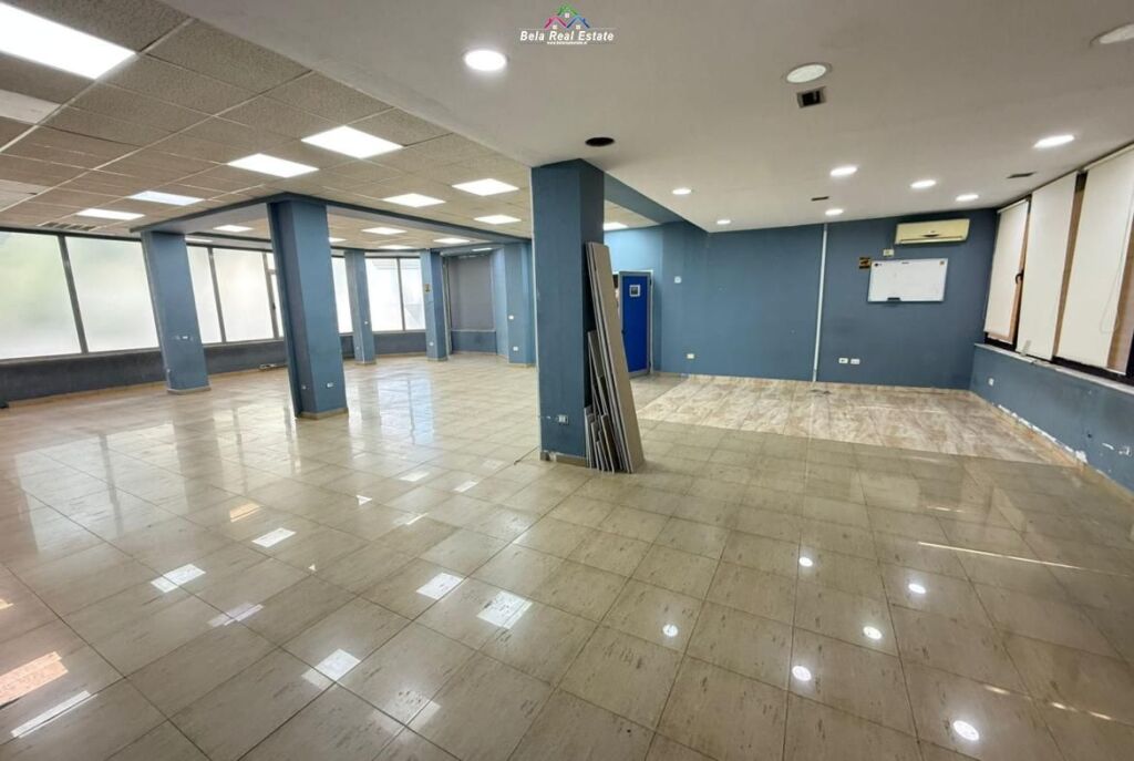 Zyre Me Qera Tek Farmacia 10 (ID BZ2637) Tirane.
