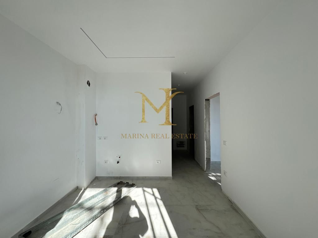 Shitet apartament 1+1 me pamje deti ne Golem.